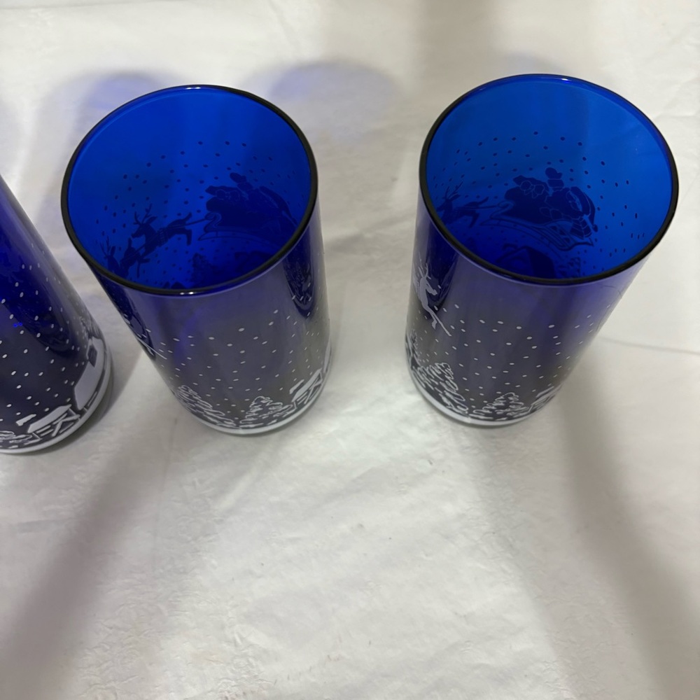 Set of 4 Blue Santa Claus Glasses - Picture 4 of 7
